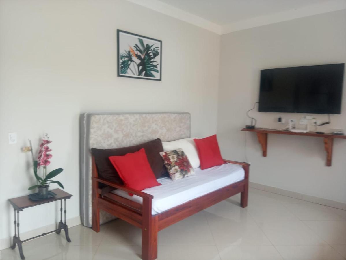 Casa Nova Com Piscina Proxima A Praia E Menos De 3Km Do Centro De Ubatuba Exterior foto